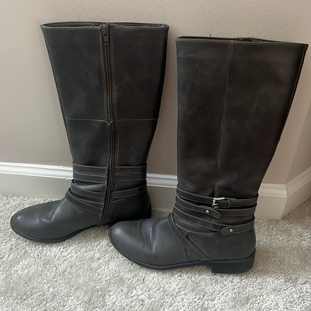 Lightly worn Brash gray boots - size 8.5